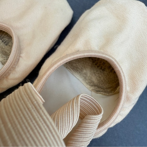 Capezio Girls Light Pink Canvas 12M Kids Ballet Shoes 🩰slippers - Picture 8 of 16